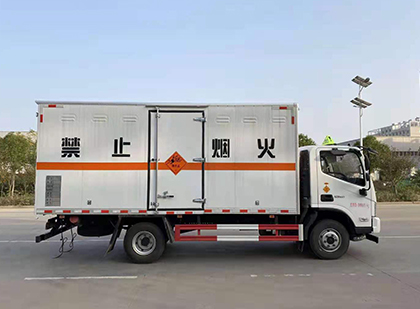 桑珠孜爆破器材运输车