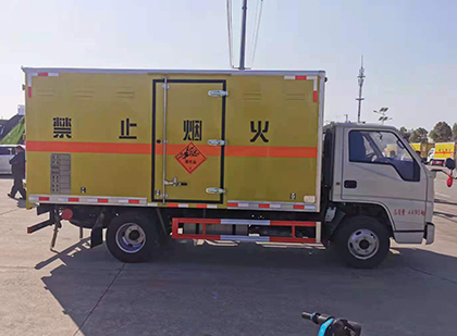 桑珠孜爆破器材运输车